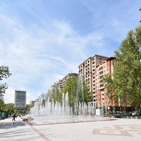 Апартаменти 74/3New Building In The Center Of The Capital Єреван Екстер'єр фото