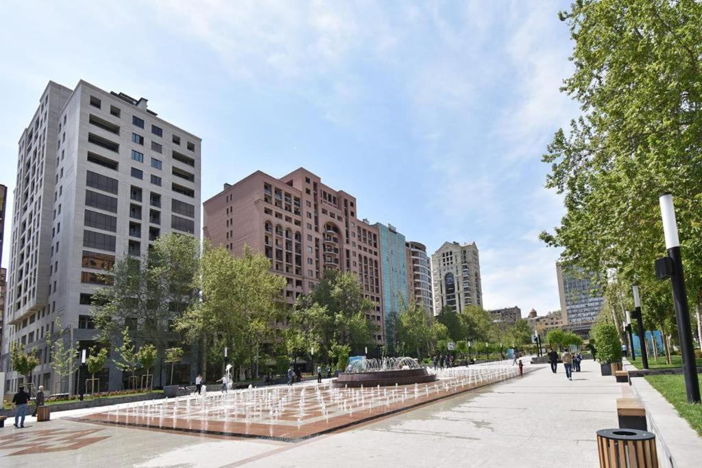 Апартаменти 74/3New Building In The Center Of The Capital Єреван Екстер'єр фото
