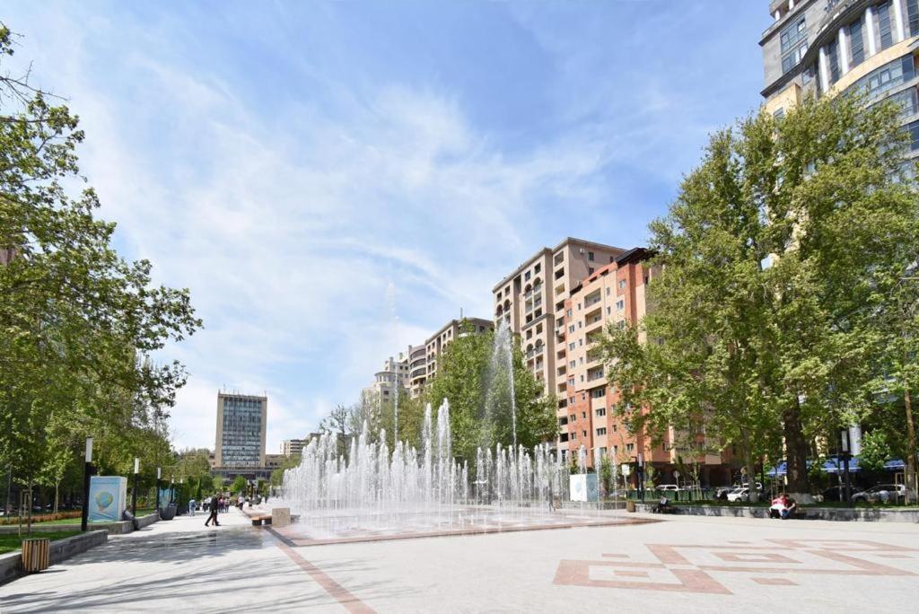 Апартаменти 74/3New Building In The Center Of The Capital Єреван Екстер'єр фото